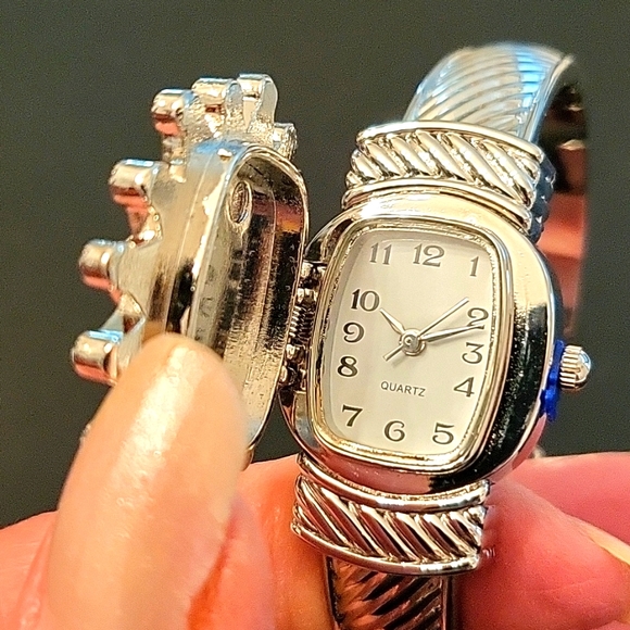 NEW Crystal Starburst Bangle-Bracelet Watch! Silver-tone, Clear Crystals - Picture 8 of 16